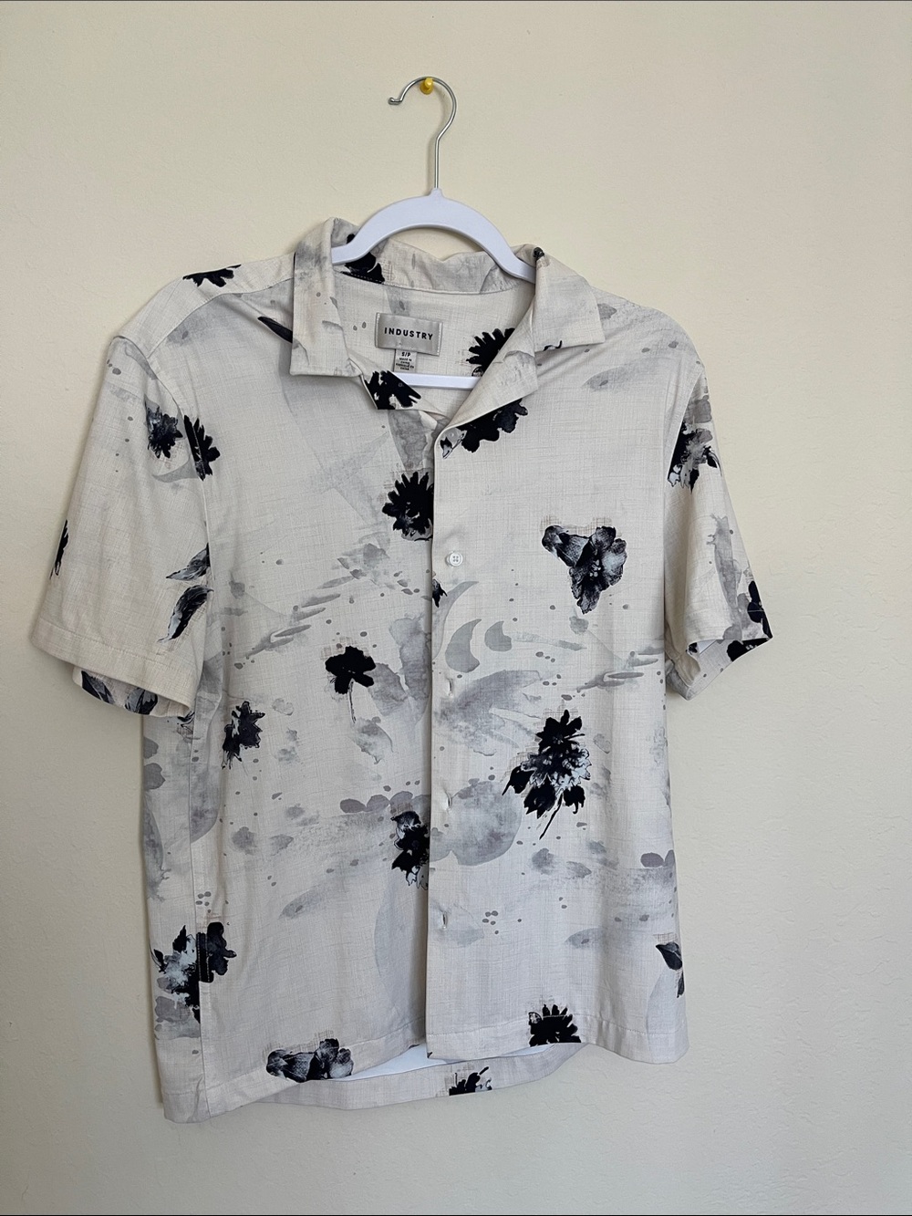 Industry Black & White Floral Short-Sleeve Button-Down Shirt